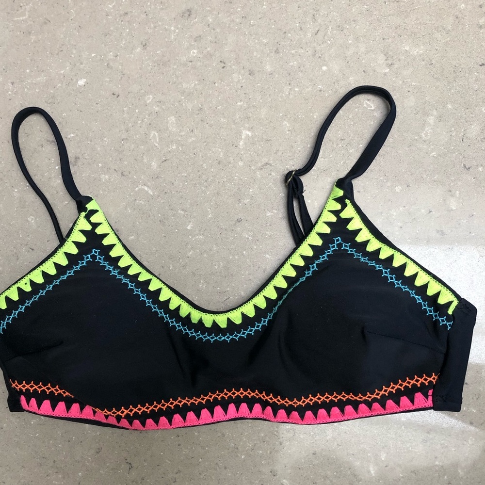 (3 For $20) Black bikini top with fun neon accents🌴